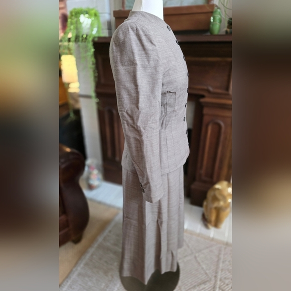 1940's Virgin Wool Suit by Handmacher for Faye's Alhambra - Picture 3 of 16